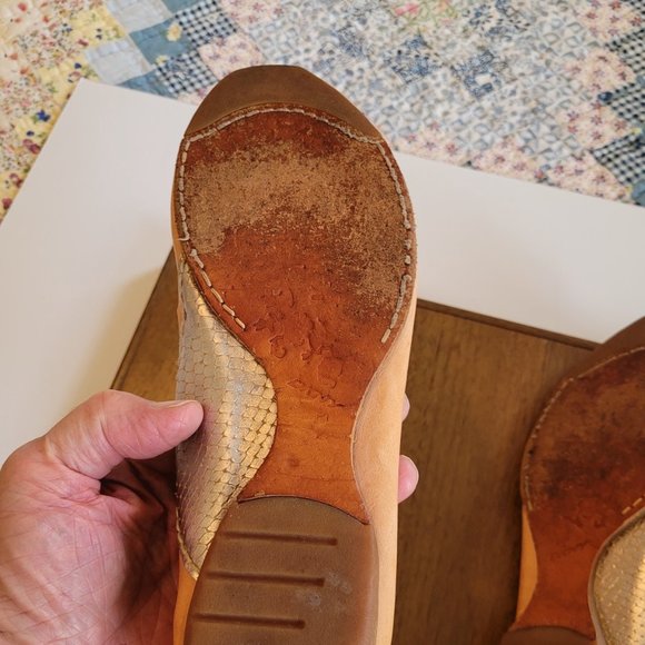 Tan Leather and Silver Snake Skin DKNY Flats. Sixe 8-M. EEUC. - Picture 9 of 14